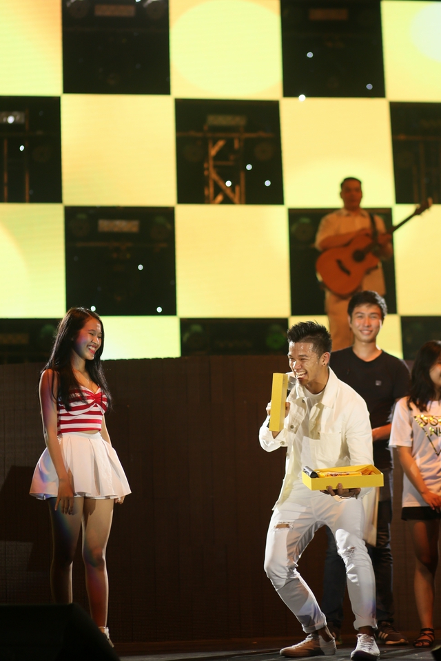 Đông Nhi và “gà cưng” Hello Yellow bùng nổ cùng khán giả Đà Nẵng - Ảnh 11.