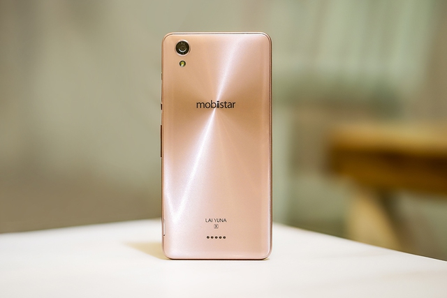 Đập hộp smartphone Việt với t&iacute;nh năng selfie rạng rỡ như tuổi 20 - Ảnh 2.