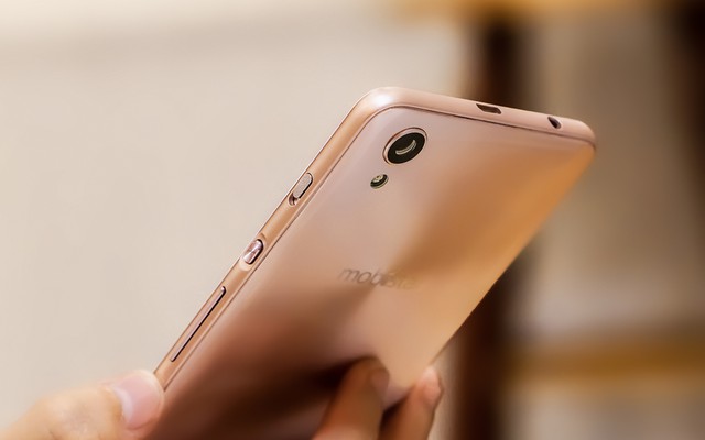 Đập hộp smartphone Việt với t&iacute;nh năng selfie rạng rỡ như tuổi 20 - Ảnh 5.