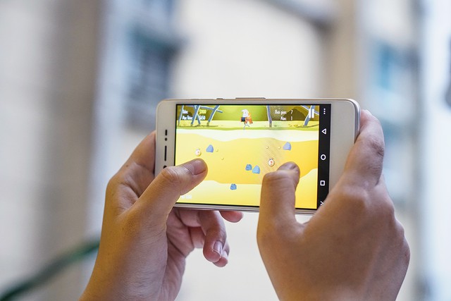 Đập hộp smartphone Việt với t&iacute;nh năng selfie rạng rỡ như tuổi 20 - Ảnh 7.
