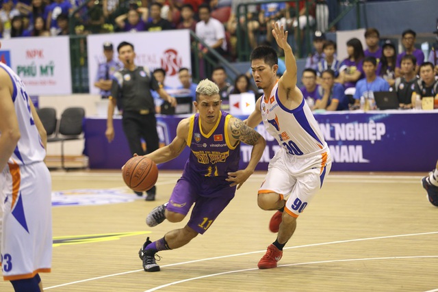 Kh&aacute;n giả S&agrave;i th&agrave;nh vỡ &ograve;a với m&agrave;n ngược d&ograve;ng kh&oacute; tin đưa HCMC Wings v&agrave;o chung kết VBA 2016 - Ảnh 6.