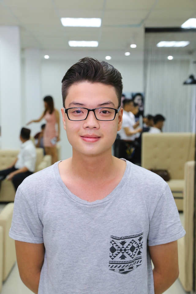 Sài Gòn: Hàng trăm bạn trẻ “lột xác” với salon tóc nam 30Shine - Ảnh 9.