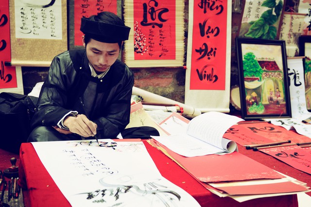 N&ecirc;n chọn qu&agrave; Tết đắt tiền hay &ldquo;đắt t&igrave;nh&rdquo;? - Ảnh 1.