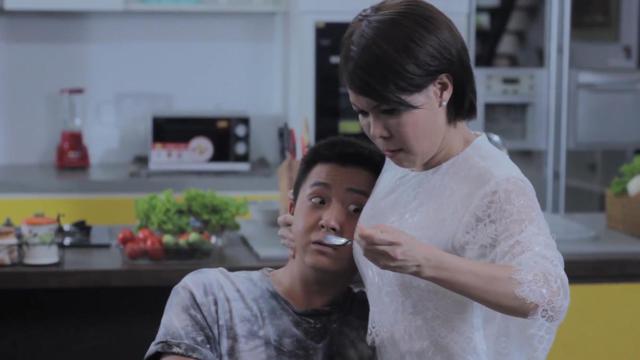 Việt Hương nh&iacute; nhảnh v&agrave; b&aacute; đạo tr&ecirc;n phim trường 49 Ng&agrave;y 2 - Ảnh 5.