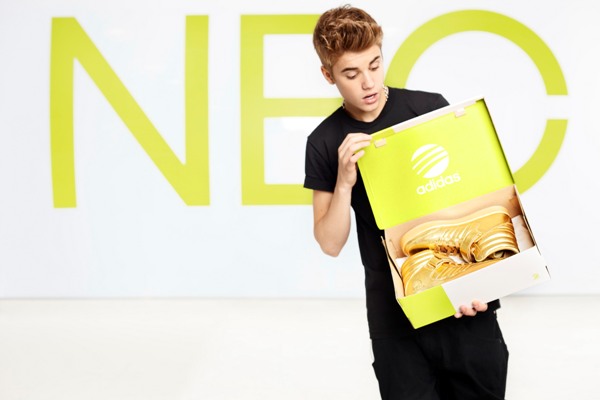 Justin Bieber làm gương mặt đại diện mới của adidas NEO 2