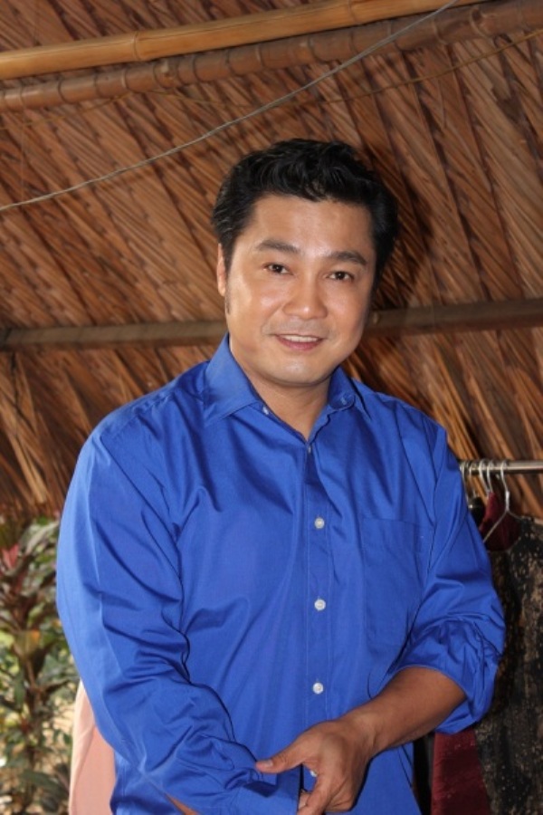 L&yacute; H&ugrave;ng bỏ vợ gi&agrave;u về qu&ecirc; cắm c&acirc;u 8