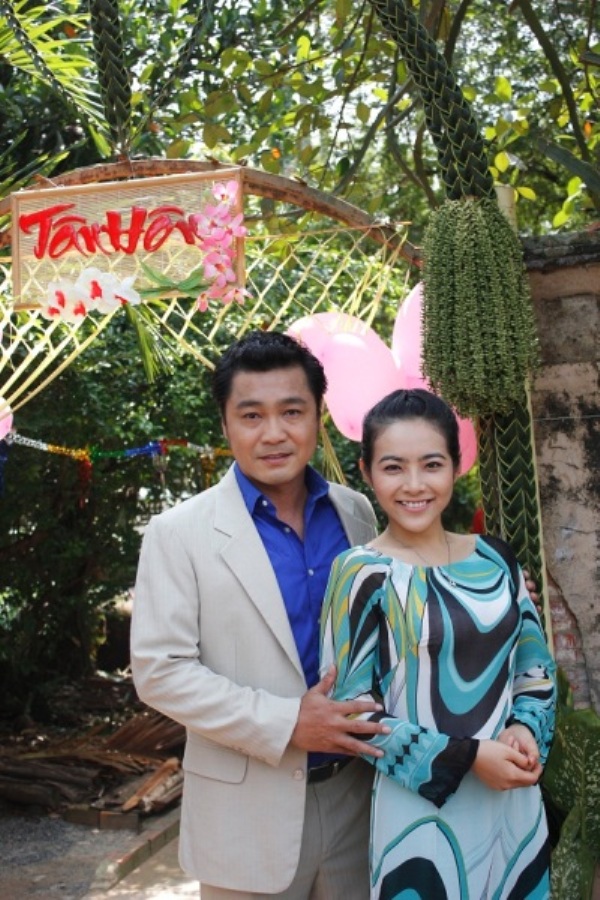 L&yacute; H&ugrave;ng bỏ vợ gi&agrave;u về qu&ecirc; cắm c&acirc;u 9