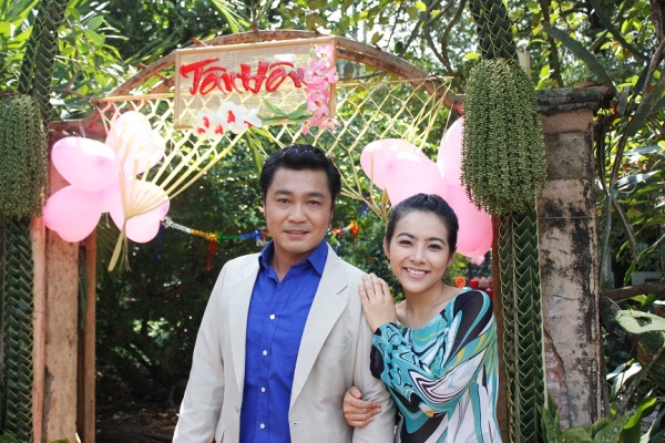 L&yacute; H&ugrave;ng bỏ vợ gi&agrave;u về qu&ecirc; cắm c&acirc;u 2