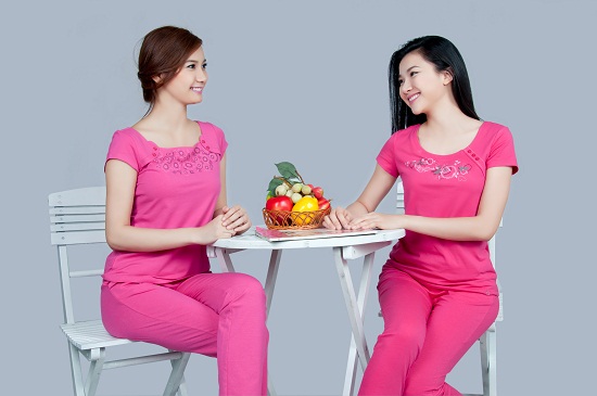 Trẻ trung hấp dẫn c&ugrave;ng trang phục ở nh&agrave;  1