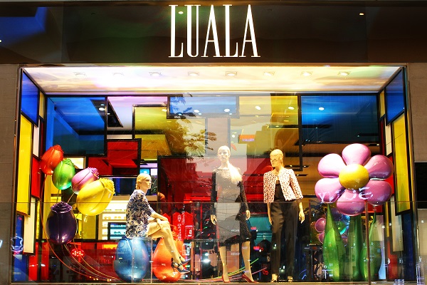 Dàn mẫu sải bước đêm thời trang Luala Milano 10