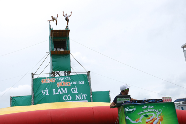 Ngày hội “YoTime Jump – Bạn có dám nhảy?” thu hút bạn trẻ 2