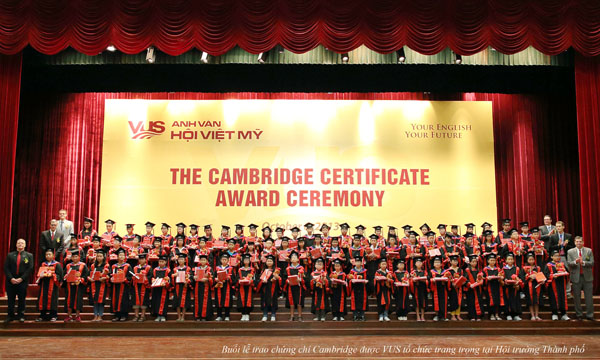 Anh Văn Hội Việt Mỹ trao chứng chỉ Cambridge Flyers & KET cho 649 học viên 1
