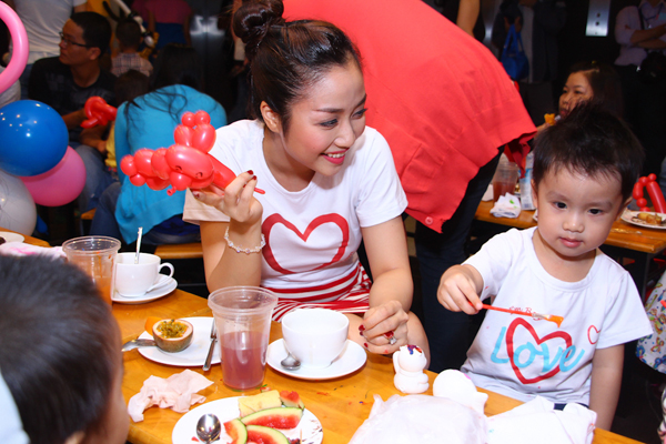Ốc Thanh Vân tích cực tham gia giao lưu chăm sóc da cho con 3 Ốc Thanh Vân tích cực tham gia giao lưu chăm sóc da cho con 3