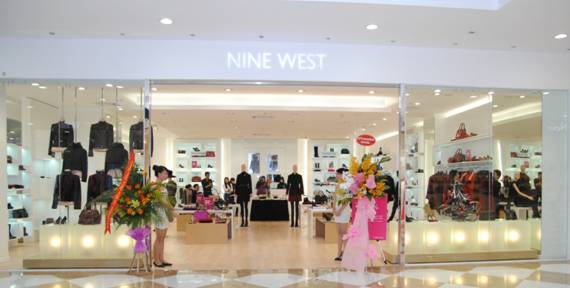 Nine West giới thiệu dòng quần áo công sở tại Times City Hà Nội 3