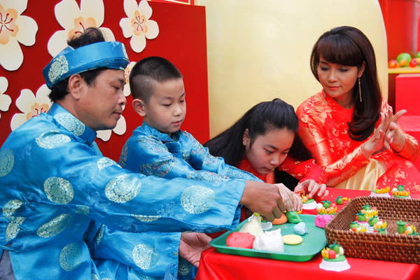 Mai Thu Huyền cùng các con du xuân tại Hội Tết truyền thống 2014 5