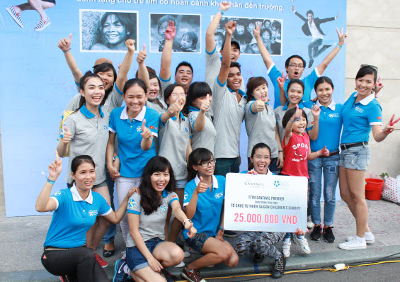 Hơn 200 người nhảy Flashmob gây quỹ giúp đỡ trẻ em đến trường 13