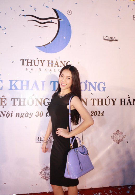 Theo chân MC Mai Ngọc, người đẹp Trương Tùng Lan tìm salon làm tóc uy tín 2