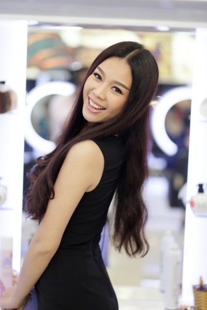 Theo chân MC Mai Ngọc, người đẹp Trương Tùng Lan tìm salon làm tóc uy tín 3 Theo chân MC Mai Ngọc, người đẹp Trương Tùng Lan tìm salon làm tóc uy tín 3