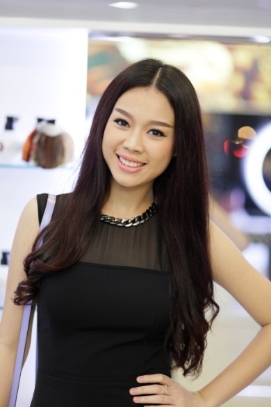 Theo chân MC Mai Ngọc, người đẹp Trương Tùng Lan tìm salon làm tóc uy tín 4 Theo chân MC Mai Ngọc, người đẹp Trương Tùng Lan tìm salon làm tóc uy tín 4