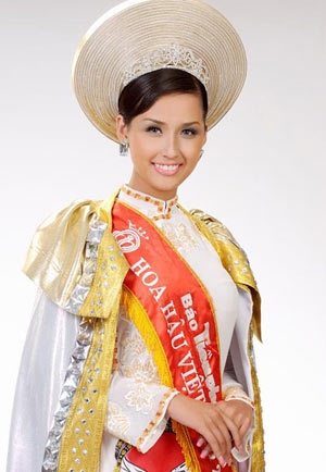 Con đường đăng quang của 13 Hoa hậu Việt Nam qua 16 năm 19