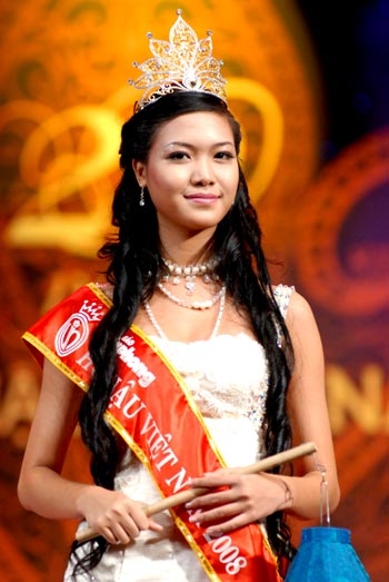 Con đường đăng quang của 13 Hoa hậu Việt Nam qua 16 năm 21