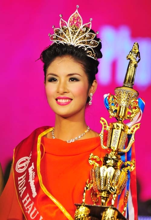 Con đường đăng quang của 13 Hoa hậu Việt Nam qua 16 năm 22