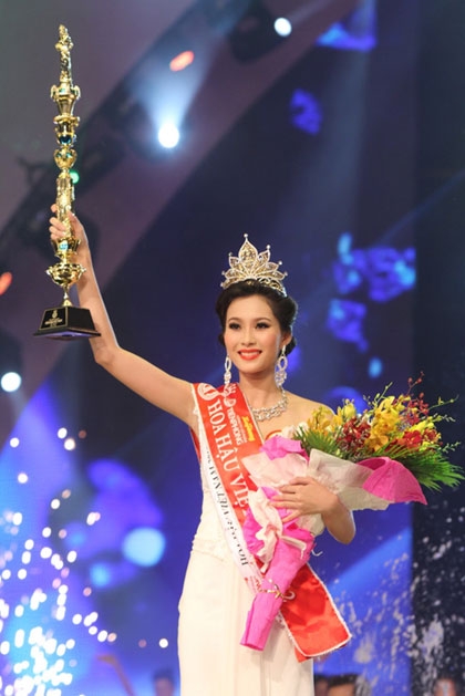 Con đường đăng quang của 13 Hoa hậu Việt Nam qua 16 năm 23