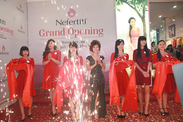 Á hậu Tú Anh, Quỳnh Nga xinh đẹp dự khai trương showroom Nefertiti 6