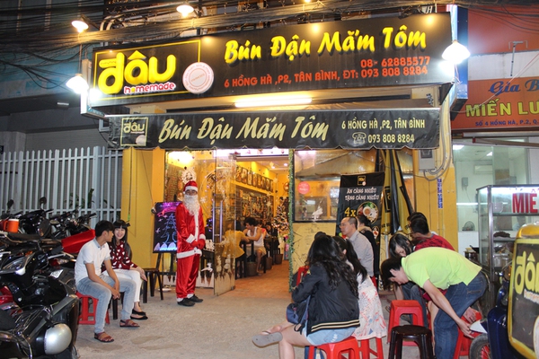 Trải nghiệm quán ăn Hà Nội kì lạ ở Sài Gòn 1