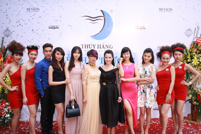 Theo chân MC Mai Ngọc, người đẹp Trương Tùng Lan tìm salon làm tóc uy tín 9