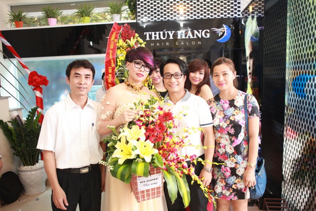 Theo chân MC Mai Ngọc, người đẹp Trương Tùng Lan tìm salon làm tóc uy tín 10