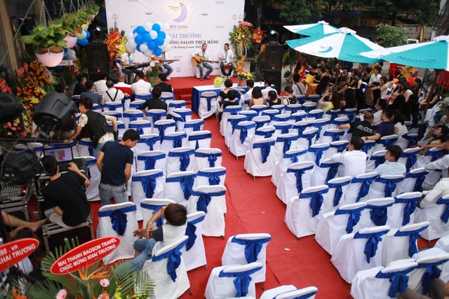 Theo chân MC Mai Ngọc, người đẹp Trương Tùng Lan tìm salon làm tóc uy tín 11