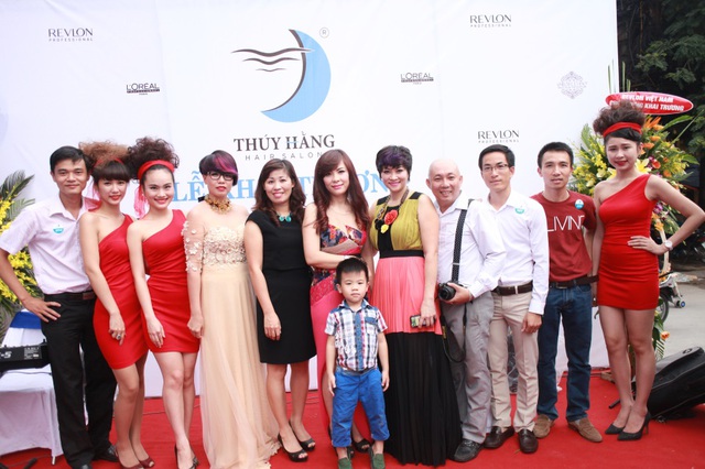 Theo chân MC Mai Ngọc, người đẹp Trương Tùng Lan tìm salon làm tóc uy tín 14