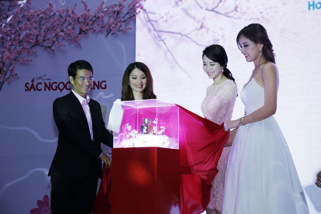 Công ty Hoa Thiên Phú ra mắt kem Sắc Ngọc Khang 1