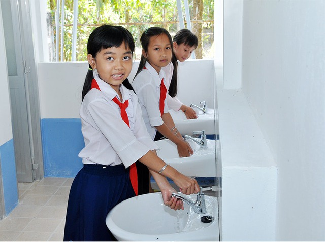 Sức khỏe học đường đáng báo động khi nhà vệ sinh không đạt chuẩn 2