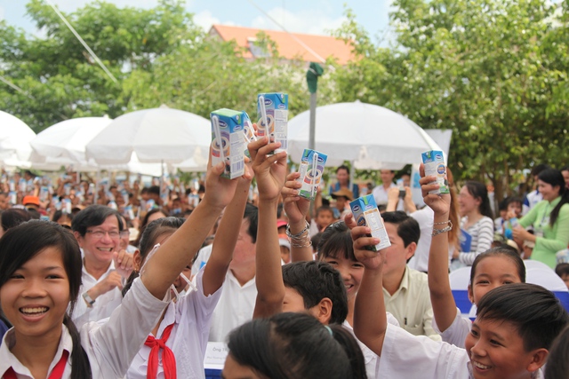 Xuân Bắc chia sẻ về những chuyến đi cùng quỹ sữa Vươn cao Việt Nam 3
