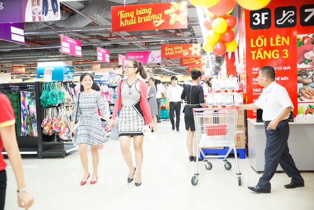 Khai trương VinMart Đồng Khởi và 10 VinMart+ tại TP. HCM 3 Khai trương VinMart Đồng Khởi và 10 VinMart+ tại TP. HCM 3