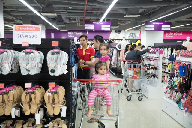 Khai trương VinMart Đồng Khởi và 10 VinMart+ tại TP. HCM 7 Khai trương VinMart Đồng Khởi và 10 VinMart+ tại TP. HCM 7