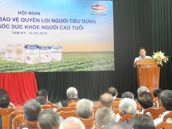 Đà Nẵng - Quảng Nam: Người cao tuổi nô nức đi hội thảo sữa 1