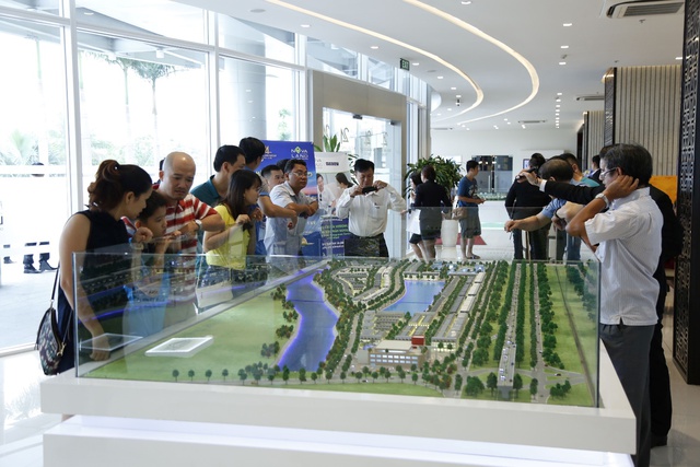 Với sự phát triển nhanh chóng của khu Đông TP.HCM, rất nhiều nhà đầu tư đã quyết định đổ vốn vào đây. Một trong những dự án thu hút khá nhiều sự chú ý chính là Khu đô thị Lakeview City (Q.2).