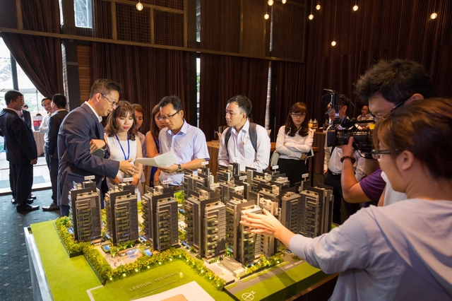 Nhiều nhà đầu tư Việt Nam quan tâm, tìm hiểu bất động sản tại Singapore và Úc trong một sự kiện được tổ chức vào tháng 9/2016 tại Việt Nam. 