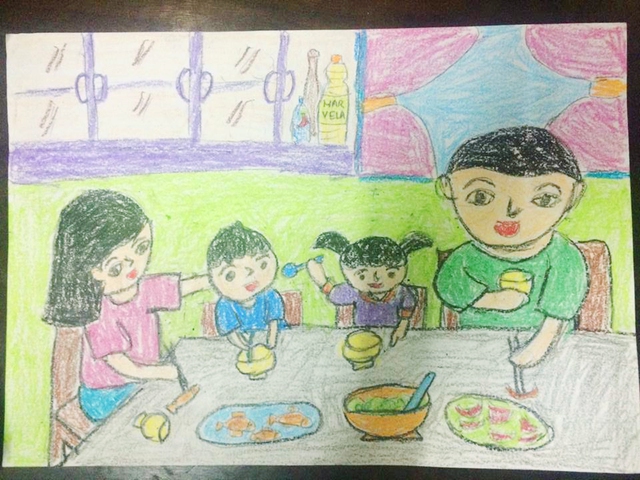 Thưởng thức hình ảnh vẽ tranh gia đình đang ăn cơm để cảm nhận sự ấm áp của tình cảm gia đình qua hình ảnh tuyệt đẹp này. Bạn sẽ bị cuốn vào cảnh hội tụ của gia đình trong khoảnh khắc ăn uống đầm ấm này.