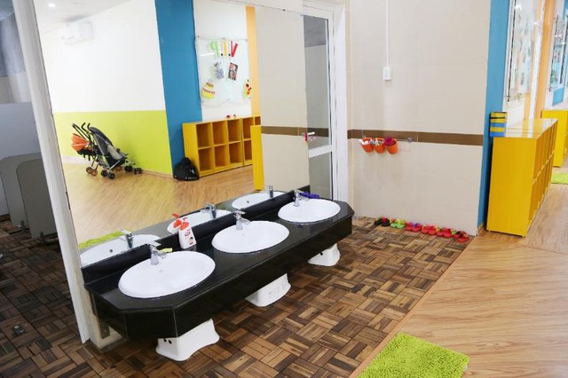 Kh&aacute;m ph&aacute; ng&ocirc;i trường cổ t&iacute;ch giữa rừng c&acirc;y - Ảnh 9.