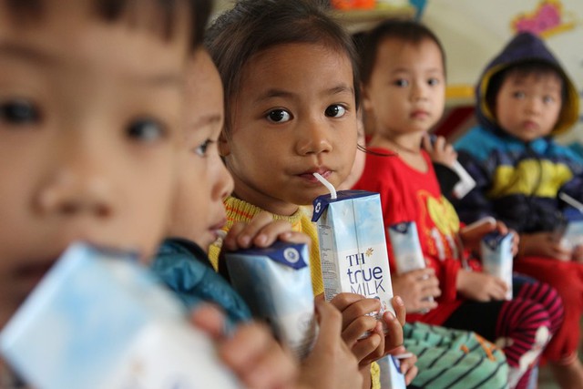 Xót lòng khi nhìn những đứa trẻ nghèo vùng cao khát sữa - Ảnh 10.