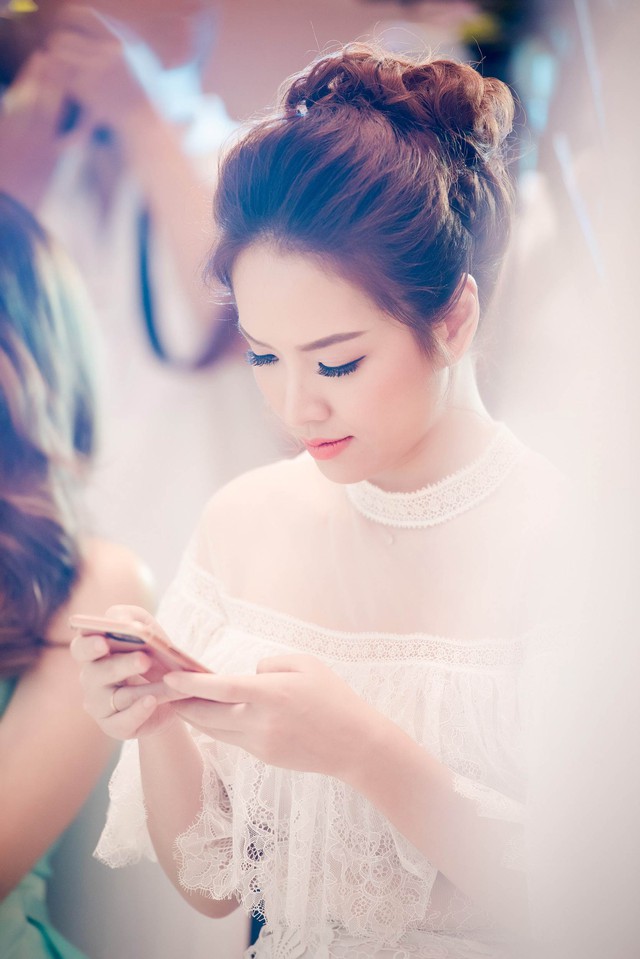 MC Đan L&ecirc; &ldquo;h&agrave;i l&ograve;ng&rdquo; khi d&ugrave;ng 4G - Ảnh 1.
