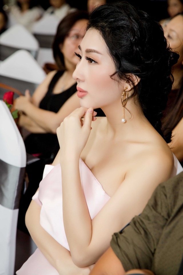 Hoa hậu Đặng Thanh Mai khoe vẻ đẹp ngọt ngào tại sự kiện - Ảnh 3.