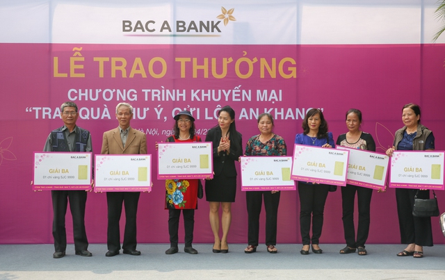 Hơn 100 kh&aacute;ch h&agrave;ng nhận qu&agrave; như &yacute; từ Bắc &Aacute; Bank - Ảnh 4.